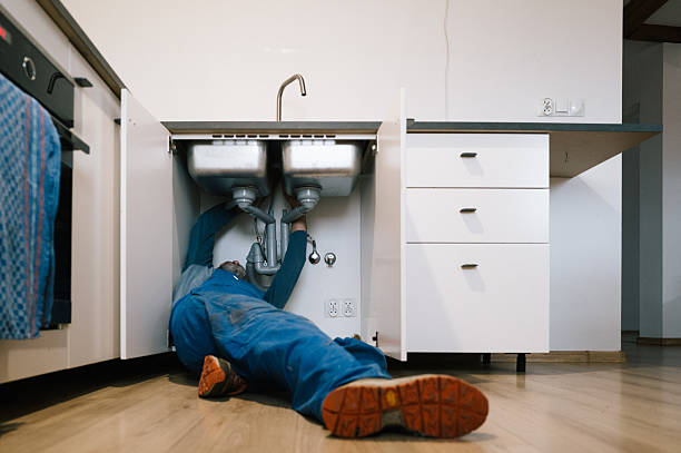 Professional Emergency Plumber technician working in Beauty, KY